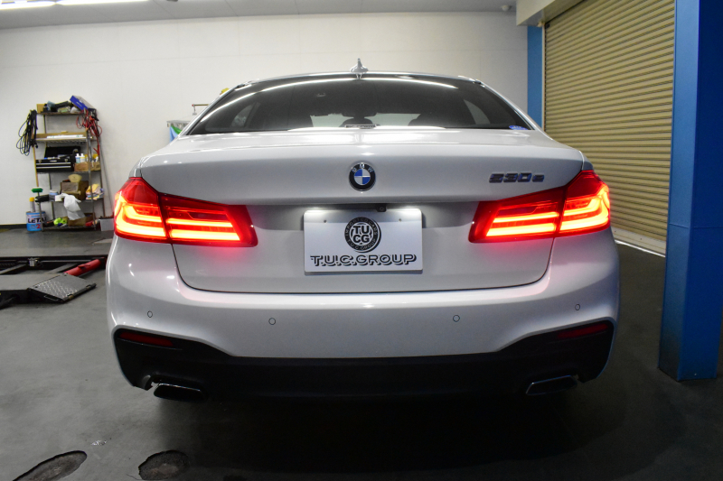 BMW 5シリーズ 530e Mｽﾎﾟｰﾂ iﾊﾟﾌｫｰﾏﾝｽ PHEV ﾊｲﾗｲﾝP 全席ﾋｰﾀｰ付黒革 HUD ｼﾞｪｽﾁｬｰｺﾝﾄﾛｰﾙ付ﾀｯﾁﾊﾟﾈﾙﾅﾋﾞ全周囲ｶﾒﾗ ﾌﾙｾｸﾞTV LEDﾍｯﾄﾞﾗｲﾄ 液晶ﾒｰﾀｰ ACC LCW ﾊﾟｰｷﾝｸﾞｱｼｽﾄ 電動ﾄﾗﾝｸ Mｽﾎﾟｰﾂﾌﾞﾚｰｷ  2年保証