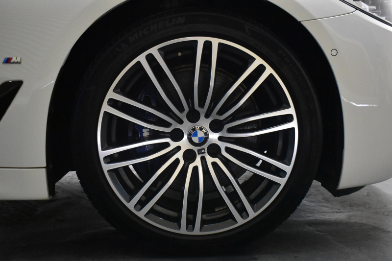 BMW 5シリーズ 530e Mｽﾎﾟｰﾂ iﾊﾟﾌｫｰﾏﾝｽ PHEV ﾊｲﾗｲﾝP 全席ﾋｰﾀｰ付黒革 HUD ｼﾞｪｽﾁｬｰｺﾝﾄﾛｰﾙ付ﾀｯﾁﾊﾟﾈﾙﾅﾋﾞ全周囲ｶﾒﾗ ﾌﾙｾｸﾞTV LEDﾍｯﾄﾞﾗｲﾄ 液晶ﾒｰﾀｰ ACC LCW ﾊﾟｰｷﾝｸﾞｱｼｽﾄ 電動ﾄﾗﾝｸ Mｽﾎﾟｰﾂﾌﾞﾚｰｷ  2年保証