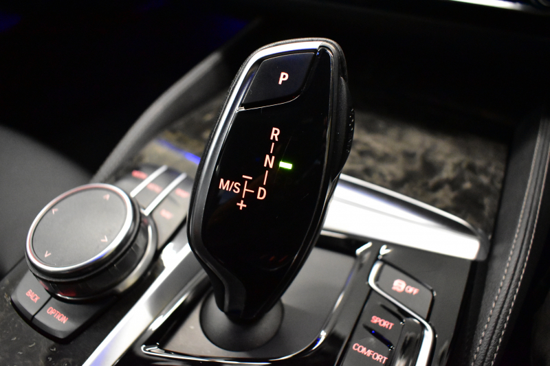 BMW 5シリーズ 530e Mｽﾎﾟｰﾂ iﾊﾟﾌｫｰﾏﾝｽ PHEV ﾊｲﾗｲﾝP 全席ﾋｰﾀｰ付黒革 HUD ｼﾞｪｽﾁｬｰｺﾝﾄﾛｰﾙ付ﾀｯﾁﾊﾟﾈﾙﾅﾋﾞ全周囲ｶﾒﾗ ﾌﾙｾｸﾞTV LEDﾍｯﾄﾞﾗｲﾄ 液晶ﾒｰﾀｰ ACC LCW ﾊﾟｰｷﾝｸﾞｱｼｽﾄ 電動ﾄﾗﾝｸ Mｽﾎﾟｰﾂﾌﾞﾚｰｷ  2年保証