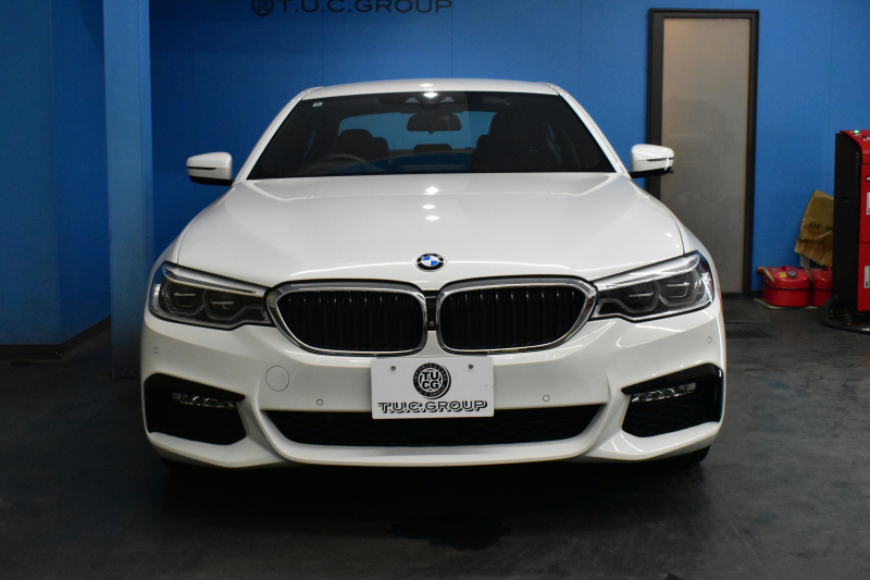 BMW 5シリーズ 530e Mｽﾎﾟｰﾂ iﾊﾟﾌｫｰﾏﾝｽ PHEV ﾊｲﾗｲﾝP 全席ﾋｰﾀｰ付黒革 HUD ｼﾞｪｽﾁｬｰｺﾝﾄﾛｰﾙ付ﾀｯﾁﾊﾟﾈﾙﾅﾋﾞ全周囲ｶﾒﾗ ﾌﾙｾｸﾞTV LEDﾍｯﾄﾞﾗｲﾄ 液晶ﾒｰﾀｰ ACC LCW ﾊﾟｰｷﾝｸﾞｱｼｽﾄ 電動ﾄﾗﾝｸ Mｽﾎﾟｰﾂﾌﾞﾚｰｷ  2年保証