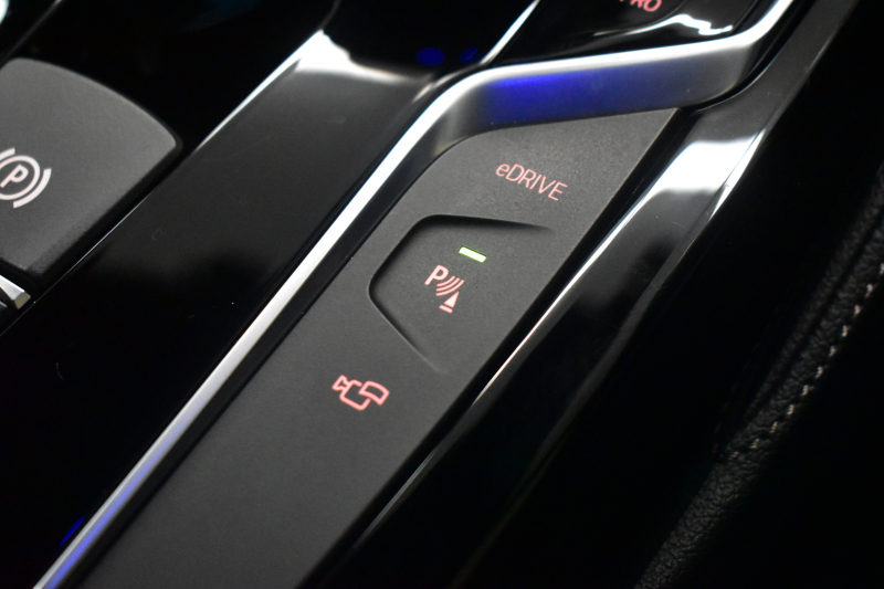 BMW 5シリーズ 530e Mｽﾎﾟｰﾂ iﾊﾟﾌｫｰﾏﾝｽ PHEV ﾊｲﾗｲﾝP 全席ﾋｰﾀｰ付黒革 HUD ｼﾞｪｽﾁｬｰｺﾝﾄﾛｰﾙ付ﾀｯﾁﾊﾟﾈﾙﾅﾋﾞ全周囲ｶﾒﾗ ﾌﾙｾｸﾞTV LEDﾍｯﾄﾞﾗｲﾄ 液晶ﾒｰﾀｰ ACC LCW ﾊﾟｰｷﾝｸﾞｱｼｽﾄ 電動ﾄﾗﾝｸ Mｽﾎﾟｰﾂﾌﾞﾚｰｷ  2年保証