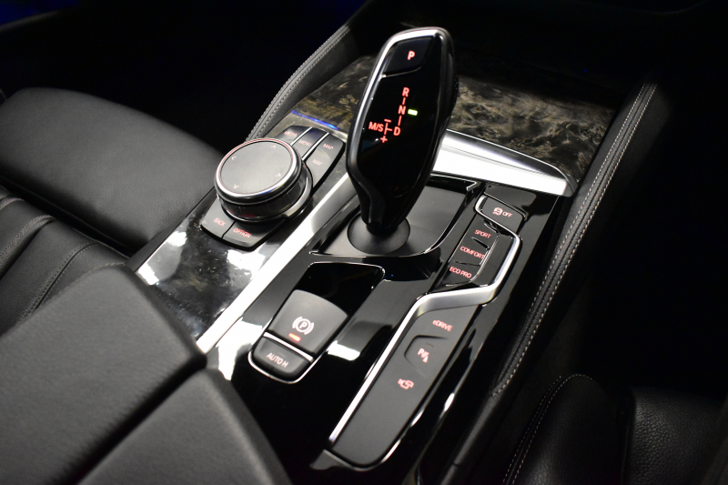 BMW 5シリーズ 530e Mｽﾎﾟｰﾂ iﾊﾟﾌｫｰﾏﾝｽ PHEV ﾊｲﾗｲﾝP 全席ﾋｰﾀｰ付黒革 HUD ｼﾞｪｽﾁｬｰｺﾝﾄﾛｰﾙ付ﾀｯﾁﾊﾟﾈﾙﾅﾋﾞ全周囲ｶﾒﾗ ﾌﾙｾｸﾞTV LEDﾍｯﾄﾞﾗｲﾄ 液晶ﾒｰﾀｰ ACC LCW ﾊﾟｰｷﾝｸﾞｱｼｽﾄ 電動ﾄﾗﾝｸ Mｽﾎﾟｰﾂﾌﾞﾚｰｷ  2年保証