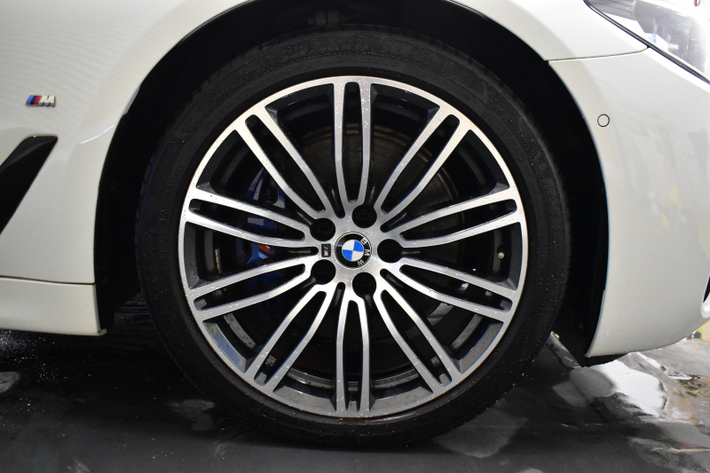 BMW 5シリーズ 530e Mｽﾎﾟｰﾂ iﾊﾟﾌｫｰﾏﾝｽ PHEV ﾊｲﾗｲﾝP 全席ﾋｰﾀｰ付黒革 HUD ｼﾞｪｽﾁｬｰｺﾝﾄﾛｰﾙ付ﾀｯﾁﾊﾟﾈﾙﾅﾋﾞ全周囲ｶﾒﾗ ﾌﾙｾｸﾞTV LEDﾍｯﾄﾞﾗｲﾄ 液晶ﾒｰﾀｰ ACC LCW ﾊﾟｰｷﾝｸﾞｱｼｽﾄ 電動ﾄﾗﾝｸ Mｽﾎﾟｰﾂﾌﾞﾚｰｷ  2年保証