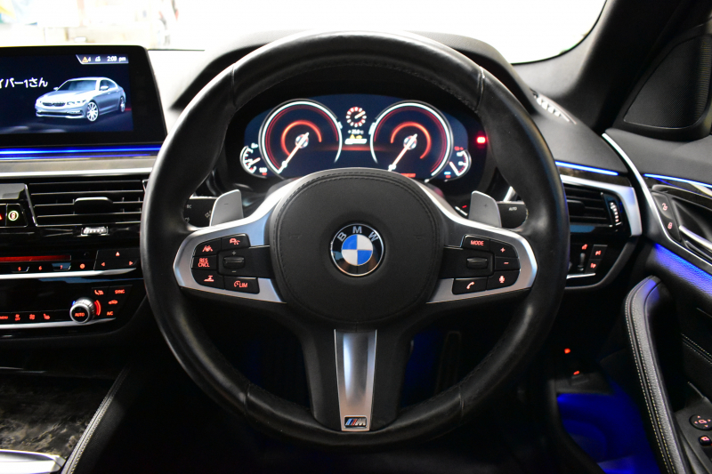 BMW 5シリーズ 530e Mｽﾎﾟｰﾂ iﾊﾟﾌｫｰﾏﾝｽ PHEV ﾊｲﾗｲﾝP 全席ﾋｰﾀｰ付黒革 HUD ｼﾞｪｽﾁｬｰｺﾝﾄﾛｰﾙ付ﾀｯﾁﾊﾟﾈﾙﾅﾋﾞ全周囲ｶﾒﾗ ﾌﾙｾｸﾞTV LEDﾍｯﾄﾞﾗｲﾄ 液晶ﾒｰﾀｰ ACC LCW ﾊﾟｰｷﾝｸﾞｱｼｽﾄ 電動ﾄﾗﾝｸ Mｽﾎﾟｰﾂﾌﾞﾚｰｷ  2年保証