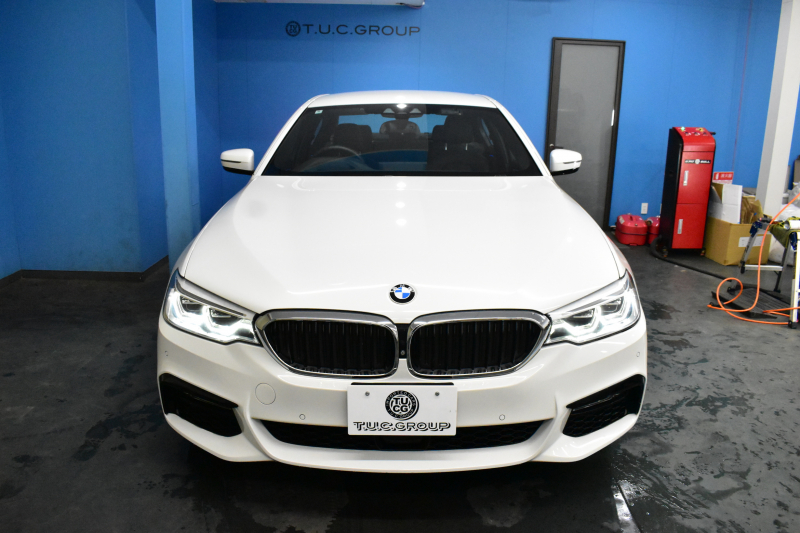 BMW 5シリーズ 530e Mｽﾎﾟｰﾂ iﾊﾟﾌｫｰﾏﾝｽ PHEV ﾊｲﾗｲﾝP 全席ﾋｰﾀｰ付黒革 HUD ｼﾞｪｽﾁｬｰｺﾝﾄﾛｰﾙ付ﾀｯﾁﾊﾟﾈﾙﾅﾋﾞ全周囲ｶﾒﾗ ﾌﾙｾｸﾞTV LEDﾍｯﾄﾞﾗｲﾄ 液晶ﾒｰﾀｰ ACC LCW ﾊﾟｰｷﾝｸﾞｱｼｽﾄ 電動ﾄﾗﾝｸ Mｽﾎﾟｰﾂﾌﾞﾚｰｷ  2年保証