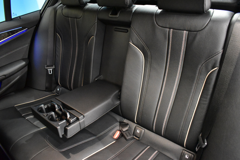 BMW 5シリーズ 530e Mｽﾎﾟｰﾂ iﾊﾟﾌｫｰﾏﾝｽ PHEV ﾊｲﾗｲﾝP 全席ﾋｰﾀｰ付黒革 HUD ｼﾞｪｽﾁｬｰｺﾝﾄﾛｰﾙ付ﾀｯﾁﾊﾟﾈﾙﾅﾋﾞ全周囲ｶﾒﾗ ﾌﾙｾｸﾞTV LEDﾍｯﾄﾞﾗｲﾄ 液晶ﾒｰﾀｰ ACC LCW ﾊﾟｰｷﾝｸﾞｱｼｽﾄ 電動ﾄﾗﾝｸ Mｽﾎﾟｰﾂﾌﾞﾚｰｷ  2年保証