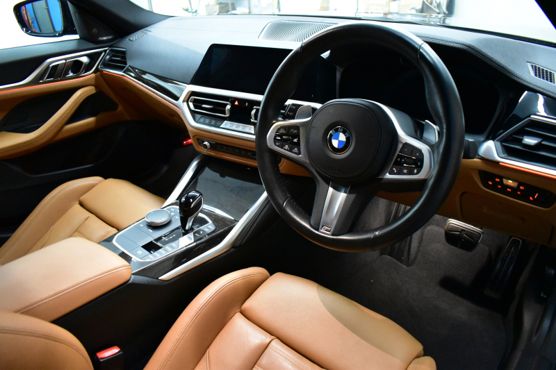 BMW 4シリーズ 420i ｸﾞﾗﾝｸｰﾍﾟ Mｽﾎﾟｰﾂ Mｽﾎﾟｰﾂｼｰﾄ&ﾌｧｽﾄﾄﾗｯｸ&ｻｳﾝﾄﾞ&ｺﾝﾌｫｰﾄP ﾋｰﾀｰ付茶革 19AW 可変Mｻｽ LEDﾍｯﾄﾞﾗｲﾄ ﾗｲﾌﾞｺｯｸﾋﾟｯﾄ Pｱｼｽﾄ+ 全周囲ｶﾒﾗ LCW Apple Car Play ﾌﾙｾｸﾞ harman/kardon 電動Rｹﾞｰﾄ 2年保証