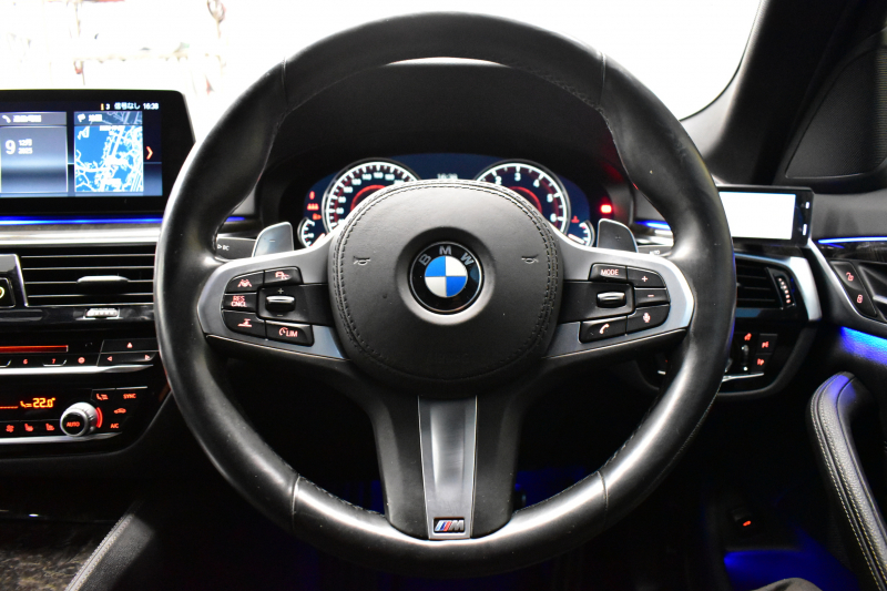 BMW 5シリーズ 540i Mｽﾎﾟｰﾂ ｺﾝﾌｫｰﾄ&ﾊｲﾗｲﾝP Fﾍﾞﾝﾁﾚｰｼｮﾝ& 全席ﾋｰﾀｰ付黒革 ｿﾌﾄｸﾛｰｽﾞﾄﾞｱ 可変ｻｽ Mｽﾎﾟｰﾂﾌﾞﾚｰｷ LEDﾍｯﾄﾞﾗｲﾄ 液晶ﾒｰﾀｰ ACC LCW  ﾊﾟｰｷﾝｸﾞｱｼｽﾄﾌﾟﾗｽ ﾀｯﾁﾊﾟﾈﾙﾅﾋﾞ全周囲ｶﾒﾗ 3Dﾋﾞｭｰ ﾌﾙｾｸﾞ 電動ﾄﾗﾝｸ 2年保証