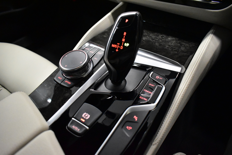 BMW 5シリーズ 530i Mｽﾎﾟｰﾂ ｲﾉﾍﾞｰｼｮﾝ&ﾊｲﾗｲﾝP 高出力ﾓﾃﾞﾙ 全席ﾋｰﾀｰ付白革 LEDﾍｯﾄﾞﾗｲﾄ 追従ACC HUD Mｽﾎﾟｰﾂﾌﾞﾚｰｷ 19AW 液晶ﾒｰﾀｰ 車線変更警告 ﾀｯﾁﾊﾟﾈﾙ対応iﾄﾞﾗｲﾌﾞHDDﾅﾋﾞﾌﾙｾｸﾞ全周囲ｶﾒﾗ 3Dﾋﾞｭｰ Pｱｼｽﾄﾌﾟﾗｽ 電動ﾄﾗﾝｸ 2年保証