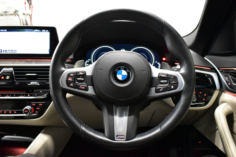 BMW 5シリーズ 530i Mｽﾎﾟｰﾂ ｲﾉﾍﾞｰｼｮﾝ&ﾊｲﾗｲﾝP 高出力ﾓﾃﾞﾙ 全席ﾋｰﾀｰ付白革 LEDﾍｯﾄﾞﾗｲﾄ 追従ACC HUD Mｽﾎﾟｰﾂﾌﾞﾚｰｷ 19AW 液晶ﾒｰﾀｰ 車線変更警告 ﾀｯﾁﾊﾟﾈﾙ対応iﾄﾞﾗｲﾌﾞHDDﾅﾋﾞﾌﾙｾｸﾞ全周囲ｶﾒﾗ 3Dﾋﾞｭｰ Pｱｼｽﾄﾌﾟﾗｽ 電動ﾄﾗﾝｸ 2年保証