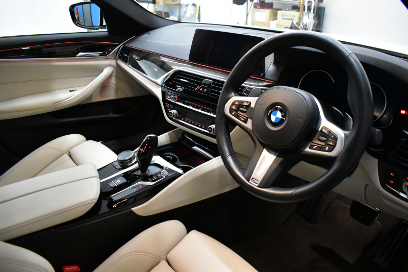 BMW 5シリーズ 530i Mｽﾎﾟｰﾂ ｲﾉﾍﾞｰｼｮﾝ&ﾊｲﾗｲﾝP 高出力ﾓﾃﾞﾙ 全席ﾋｰﾀｰ付白革 LEDﾍｯﾄﾞﾗｲﾄ 追従ACC HUD Mｽﾎﾟｰﾂﾌﾞﾚｰｷ 19AW 液晶ﾒｰﾀｰ 車線変更警告 ﾀｯﾁﾊﾟﾈﾙ対応iﾄﾞﾗｲﾌﾞHDDﾅﾋﾞﾌﾙｾｸﾞ全周囲ｶﾒﾗ 3Dﾋﾞｭｰ Pｱｼｽﾄﾌﾟﾗｽ 電動ﾄﾗﾝｸ 2年保証