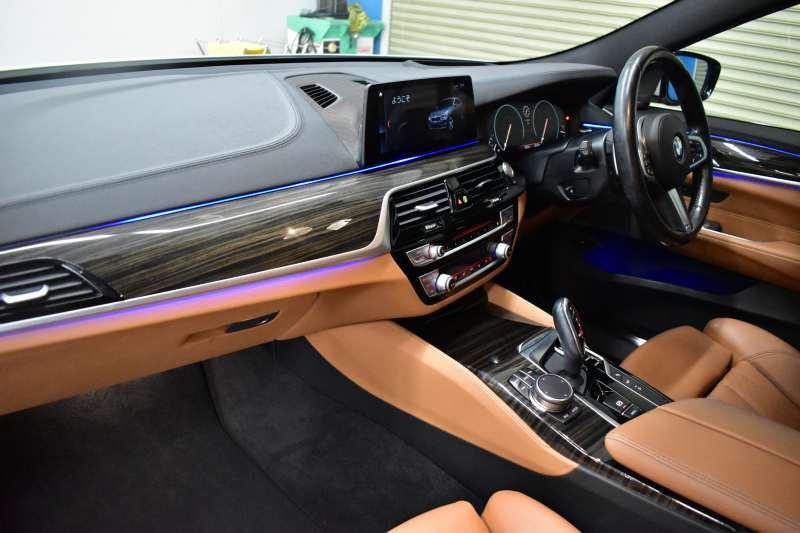 BMW 6シリーズ 630iｸﾞﾗﾝﾂｰﾘｽﾓ Mｽﾎﾟｰﾂ 全席ﾋｰﾀｰ付茶革 ﾊﾟﾉﾗﾏｻﾝﾙｰﾌ ﾘｱｴﾝﾀｰﾃｲﾝﾒﾝﾄ LEDﾍｯﾄﾞﾗｲﾄ 追従ACC HUD 衝突軽減ﾌﾞﾚｰｷ 車線変更 &逸脱&歩行者警告 ﾀｯﾁﾊﾟﾈﾙﾅﾋﾞ 全周囲ｶﾒﾗ3Dﾋﾞｭｰ ﾊｰﾏﾝｶｰﾄﾞﾝｻｳﾝﾄﾞ 液晶ﾒｰﾀｰ 電動Rｹﾞｰﾄ 4ｿﾞｰﾝAC 2年保証