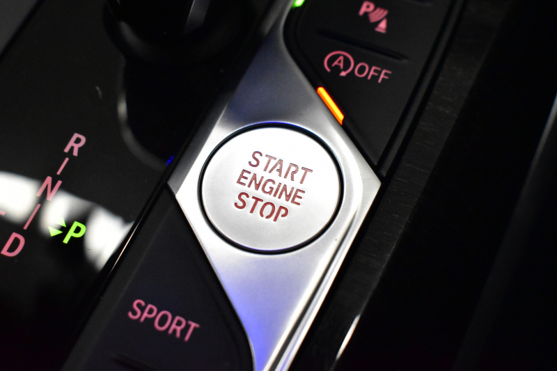 BMW 3シリーズ 320i Mｽﾎﾟｰﾂ ﾃﾞﾋﾞｭｰ&ｺﾝﾌｫｰﾄP ﾋｰﾀｰ付黒革 19AW ﾗｲﾌﾞｺｯｸﾋﾟｯﾄﾀｯﾁﾊﾟﾈﾙﾅﾋﾞ ｱｯﾌﾟﾙｶｰﾌﾟﾚｲ 追従ACC LEDﾍｯﾄﾞﾗｲﾄ 電動ﾄﾗﾝｸ 側面衝突&車線変更&逸脱警告 液晶ﾒｰﾀｰ Pｱｼｽﾄ ｳｯﾄﾞｲﾝﾃﾘｱ HiFiｽﾋﾟｰｶｰ 2年保証