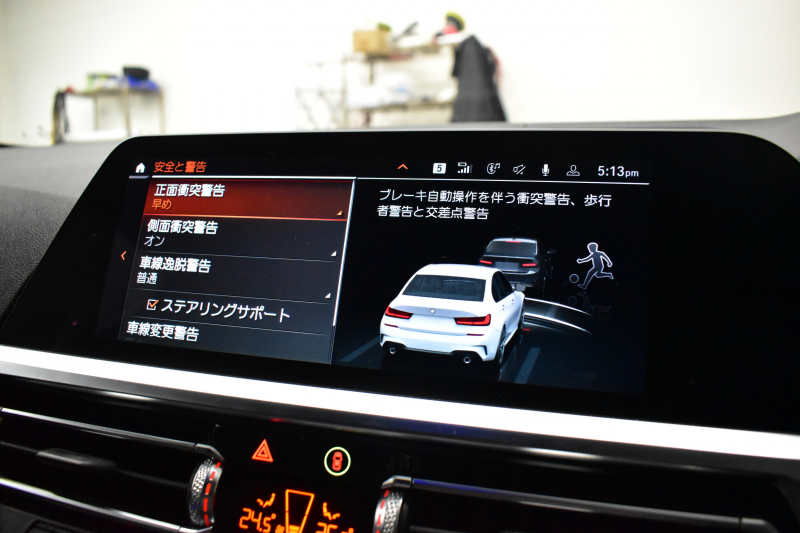 BMW 3シリーズ 320i Mｽﾎﾟｰﾂ ﾃﾞﾋﾞｭｰ&ｺﾝﾌｫｰﾄP ﾋｰﾀｰ付黒革 19AW ﾗｲﾌﾞｺｯｸﾋﾟｯﾄﾀｯﾁﾊﾟﾈﾙﾅﾋﾞ ｱｯﾌﾟﾙｶｰﾌﾟﾚｲ 追従ACC LEDﾍｯﾄﾞﾗｲﾄ 電動ﾄﾗﾝｸ 側面衝突&車線変更&逸脱警告 液晶ﾒｰﾀｰ Pｱｼｽﾄ ｳｯﾄﾞｲﾝﾃﾘｱ HiFiｽﾋﾟｰｶｰ 2年保証