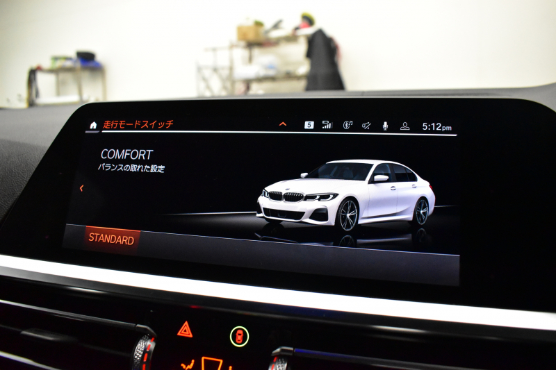 BMW 3シリーズ 320i Mｽﾎﾟｰﾂ ﾃﾞﾋﾞｭｰ&ｺﾝﾌｫｰﾄP ﾋｰﾀｰ付黒革 19AW ﾗｲﾌﾞｺｯｸﾋﾟｯﾄﾀｯﾁﾊﾟﾈﾙﾅﾋﾞ ｱｯﾌﾟﾙｶｰﾌﾟﾚｲ 追従ACC LEDﾍｯﾄﾞﾗｲﾄ 電動ﾄﾗﾝｸ 側面衝突&車線変更&逸脱警告 液晶ﾒｰﾀｰ Pｱｼｽﾄ ｳｯﾄﾞｲﾝﾃﾘｱ HiFiｽﾋﾟｰｶｰ 2年保証