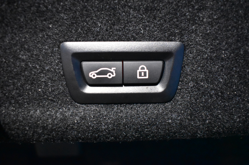 BMW 3シリーズ 320i Mｽﾎﾟｰﾂ ﾃﾞﾋﾞｭｰ&ｺﾝﾌｫｰﾄP ﾋｰﾀｰ付黒革 19AW ﾗｲﾌﾞｺｯｸﾋﾟｯﾄﾀｯﾁﾊﾟﾈﾙﾅﾋﾞ ｱｯﾌﾟﾙｶｰﾌﾟﾚｲ 追従ACC LEDﾍｯﾄﾞﾗｲﾄ 電動ﾄﾗﾝｸ 側面衝突&車線変更&逸脱警告 液晶ﾒｰﾀｰ Pｱｼｽﾄ ｳｯﾄﾞｲﾝﾃﾘｱ HiFiｽﾋﾟｰｶｰ 2年保証