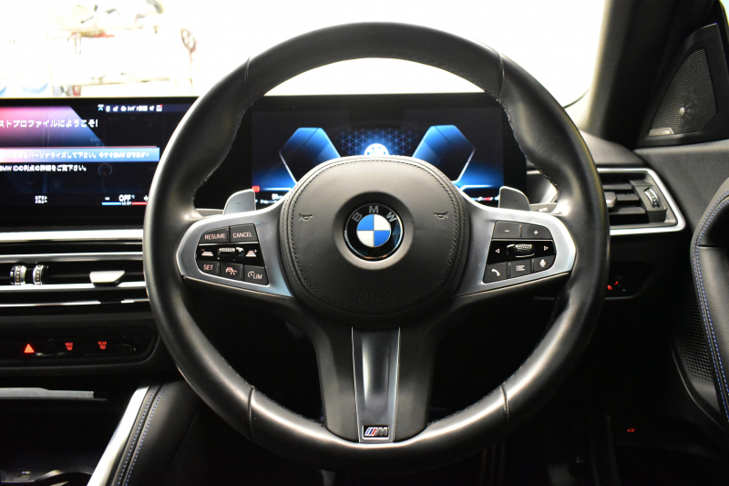 BMW 2シリーズ 220i Mｽﾎﾟｰﾂ ﾊｲﾗｲﾝP ｶｰﾌﾞﾄﾞﾃﾞｨｽﾌﾟﾚｲ ﾋｰﾀｰ付電動黒革  ﾊｰﾏﾝｶｰﾄﾞﾝｻｳﾝﾄﾞｼｽﾃﾑ  追従ACC ｱﾀﾞﾌﾟﾃｨﾌﾞLEDﾍｯﾄﾞﾗｲﾄ ｻﾝﾌﾟﾛﾃｸｼｮﾝｶﾞﾗｽ BMWﾗｲﾌﾞｺｯｸﾋﾟｯﾄ ﾅﾋﾞBｶﾒﾗ 18AW ﾜｲﾔﾚｽ充電ﾄﾚｲ ｱｯﾌﾟﾙｶｰﾌﾟﾚｲ 2年保証