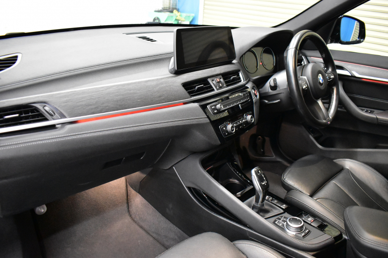 BMW X1 Xdrive18d Mｽﾎﾟｰﾂ ｴﾃﾞｨｼｮﾝｼﾞｮｲ+ LCI後期 ﾌｪｲｽﾘﾌﾄ後ﾓﾃﾞﾙ 4WD ｱﾄﾞﾊﾞﾝｽﾄﾞｱｸﾃｨﾌﾞｾｰﾌﾃｨ&ﾊｲﾗｲﾝ&ｺﾝﾌｫｰﾄP ACC HUD ﾋｰﾀｰ付電動黒革 LEDﾍｯﾄﾞﾗｲﾄ 18AW 車線逸脱&歩行者警告 衝突軽減B ﾀｯﾁﾊﾟﾈﾙﾅﾋﾞ Bｶﾒﾗ 電動Rｹﾞｰﾄ 2年保証