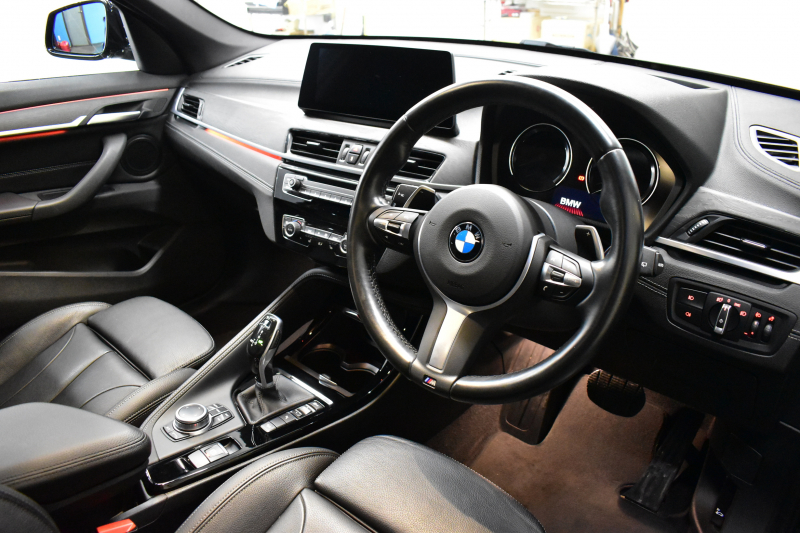 BMW X1 Xdrive18d Mｽﾎﾟｰﾂ ｴﾃﾞｨｼｮﾝｼﾞｮｲ+ LCI後期 ﾌｪｲｽﾘﾌﾄ後ﾓﾃﾞﾙ 4WD ｱﾄﾞﾊﾞﾝｽﾄﾞｱｸﾃｨﾌﾞｾｰﾌﾃｨ&ﾊｲﾗｲﾝ&ｺﾝﾌｫｰﾄP ACC HUD ﾋｰﾀｰ付電動黒革 LEDﾍｯﾄﾞﾗｲﾄ 18AW 車線逸脱&歩行者警告 衝突軽減B ﾀｯﾁﾊﾟﾈﾙﾅﾋﾞ Bｶﾒﾗ 電動Rｹﾞｰﾄ 2年保証