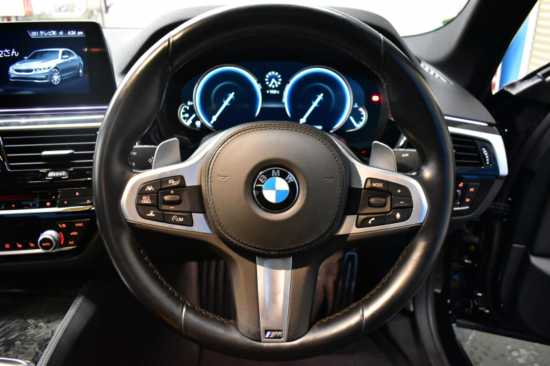 BMW 5シリーズ 540i Xﾄﾞﾗｲﾌﾞ Mｽﾎﾟｰﾂ 4WD ｺﾝﾌｫｰﾄ&ﾊｲﾗｲﾝP ｻﾝﾙｰﾌ 前席ｺﾝﾌｫｰﾄｼｰﾄ 前席ﾏｯｻｰｼﾞ&ﾍﾞﾝﾁﾚｰﾀｰ 全席ﾋｰﾀｰ付黒革 可変ｻｽ Mｽﾎﾟｰﾂﾌﾞﾚｰｷ LEDﾍｯﾄﾞﾗｲﾄ 液晶ﾒｰﾀｰ ACC HUD LCW  ﾀｯﾁﾊﾟﾈﾙﾅﾋﾞTV全周囲ｶﾒﾗ 3Dﾋﾞｭｰ 電動ﾄﾗﾝｸ 1ｵｰﾅｰ 2年保証