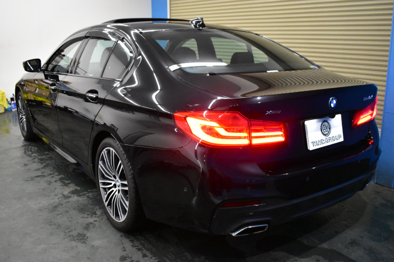 BMW 5シリーズ 540i Xﾄﾞﾗｲﾌﾞ Mｽﾎﾟｰﾂ 4WD ｺﾝﾌｫｰﾄ&ﾊｲﾗｲﾝP ｻﾝﾙｰﾌ 前席ｺﾝﾌｫｰﾄｼｰﾄ 前席ﾏｯｻｰｼﾞ&ﾍﾞﾝﾁﾚｰﾀｰ 全席ﾋｰﾀｰ付黒革 可変ｻｽ Mｽﾎﾟｰﾂﾌﾞﾚｰｷ LEDﾍｯﾄﾞﾗｲﾄ 液晶ﾒｰﾀｰ ACC HUD LCW  ﾀｯﾁﾊﾟﾈﾙﾅﾋﾞTV全周囲ｶﾒﾗ 3Dﾋﾞｭｰ 電動ﾄﾗﾝｸ 1ｵｰﾅｰ 2年保証