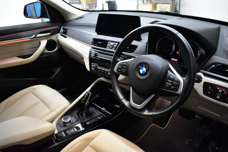 BMW X1 Xdrive18d Xﾗｲﾝ LCI後期 ﾌｪｲｽﾘﾌﾄ後ﾓﾃﾞﾙ 4WD ｱﾄﾞﾊﾞﾝｽﾄﾞｱｸﾃｨﾌﾞｾｰﾌﾃｨ&ﾊｲﾗｲﾝ&ｺﾝﾌｫｰﾄP ACC ﾋｰﾀｰ付電動白革 LEDﾍｯﾄﾞﾗｲﾄ 18AW 車線逸脱&歩行者警告 衝突軽減B ﾀｯﾁﾊﾟﾈﾙﾅﾋﾞ Bｶﾒﾗ 電動Rｹﾞｰﾄ 2年保証
