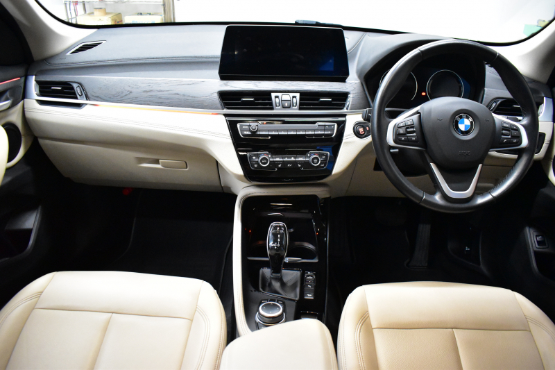 BMW X1 Xdrive18d Xﾗｲﾝ LCI後期 ﾌｪｲｽﾘﾌﾄ後ﾓﾃﾞﾙ 4WD ｱﾄﾞﾊﾞﾝｽﾄﾞｱｸﾃｨﾌﾞｾｰﾌﾃｨ&ﾊｲﾗｲﾝ&ｺﾝﾌｫｰﾄP ACC ﾋｰﾀｰ付電動白革 LEDﾍｯﾄﾞﾗｲﾄ 18AW 車線逸脱&歩行者警告 衝突軽減B ﾀｯﾁﾊﾟﾈﾙﾅﾋﾞ Bｶﾒﾗ 電動Rｹﾞｰﾄ 2年保証