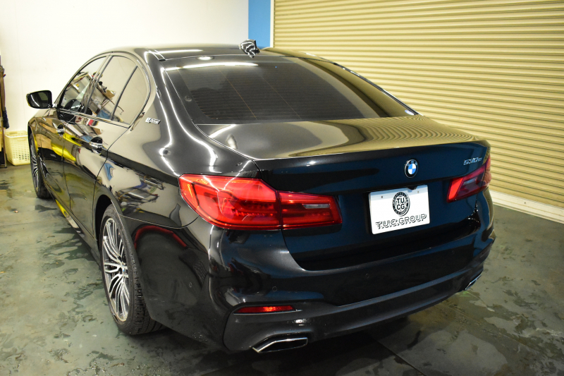 BMW 5シリーズ 530e Mｽﾎﾟｰﾂ iﾊﾟﾌｫｰﾏﾝｽ PHEV 1ｵｰﾅｰ ｺﾝﾌｫｰﾄ＆ﾊｲﾗｲﾝP 全席ﾋｰﾀｰ付白革 HUD ｼﾞｪｽﾁｬｰｺﾝﾄﾛｰﾙ付ﾀｯﾁﾊﾟﾈﾙﾅﾋﾞ4ｿﾞｰﾝAC 全周囲ｶﾒﾗ ﾌﾙｾｸﾞTV LEDﾍｯﾄﾞﾗｲﾄ 液晶ﾒｰﾀｰ ACC LCW ﾊﾟｰｷﾝｸﾞｱｼｽﾄ 電動ﾄﾗﾝｸ 2年保証