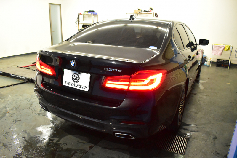 BMW 5シリーズ 530e Mｽﾎﾟｰﾂ iﾊﾟﾌｫｰﾏﾝｽ PHEV 1ｵｰﾅｰ ｺﾝﾌｫｰﾄ＆ﾊｲﾗｲﾝP 全席ﾋｰﾀｰ付白革 HUD ｼﾞｪｽﾁｬｰｺﾝﾄﾛｰﾙ付ﾀｯﾁﾊﾟﾈﾙﾅﾋﾞ4ｿﾞｰﾝAC 全周囲ｶﾒﾗ ﾌﾙｾｸﾞTV LEDﾍｯﾄﾞﾗｲﾄ 液晶ﾒｰﾀｰ ACC LCW ﾊﾟｰｷﾝｸﾞｱｼｽﾄ 電動ﾄﾗﾝｸ 2年保証