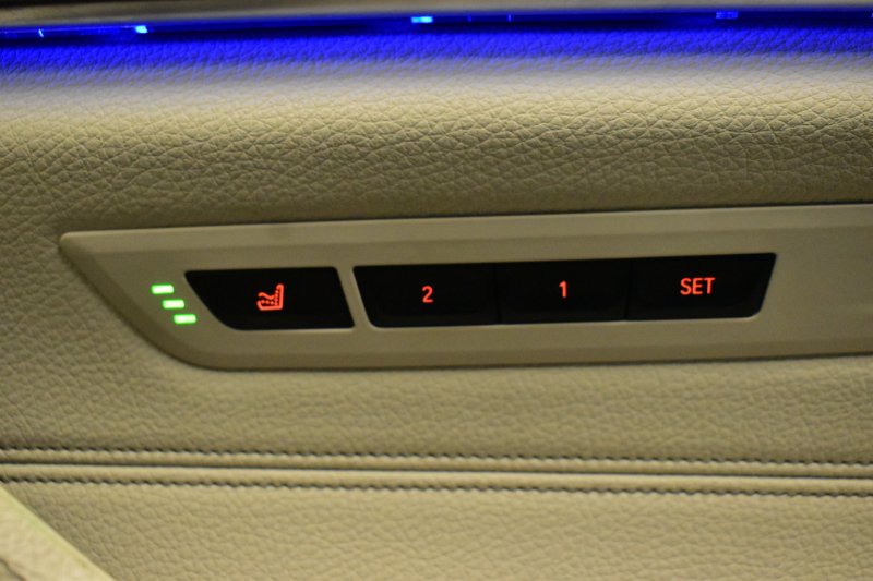 BMW 5シリーズ 530e Mｽﾎﾟｰﾂ iﾊﾟﾌｫｰﾏﾝｽ PHEV 1ｵｰﾅｰ ｺﾝﾌｫｰﾄ＆ﾊｲﾗｲﾝP 全席ﾋｰﾀｰ付白革 HUD ｼﾞｪｽﾁｬｰｺﾝﾄﾛｰﾙ付ﾀｯﾁﾊﾟﾈﾙﾅﾋﾞ4ｿﾞｰﾝAC 全周囲ｶﾒﾗ ﾌﾙｾｸﾞTV LEDﾍｯﾄﾞﾗｲﾄ 液晶ﾒｰﾀｰ ACC LCW ﾊﾟｰｷﾝｸﾞｱｼｽﾄ 電動ﾄﾗﾝｸ 2年保証