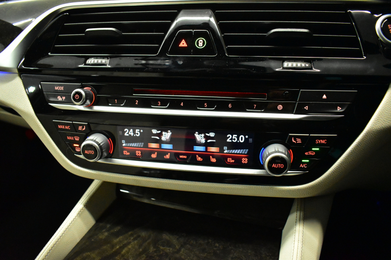 BMW 5シリーズ 530e Mｽﾎﾟｰﾂ iﾊﾟﾌｫｰﾏﾝｽ PHEV 1ｵｰﾅｰ ｺﾝﾌｫｰﾄ＆ﾊｲﾗｲﾝP 全席ﾋｰﾀｰ付白革 HUD ｼﾞｪｽﾁｬｰｺﾝﾄﾛｰﾙ付ﾀｯﾁﾊﾟﾈﾙﾅﾋﾞ4ｿﾞｰﾝAC 全周囲ｶﾒﾗ ﾌﾙｾｸﾞTV LEDﾍｯﾄﾞﾗｲﾄ 液晶ﾒｰﾀｰ ACC LCW ﾊﾟｰｷﾝｸﾞｱｼｽﾄ 電動ﾄﾗﾝｸ 2年保証