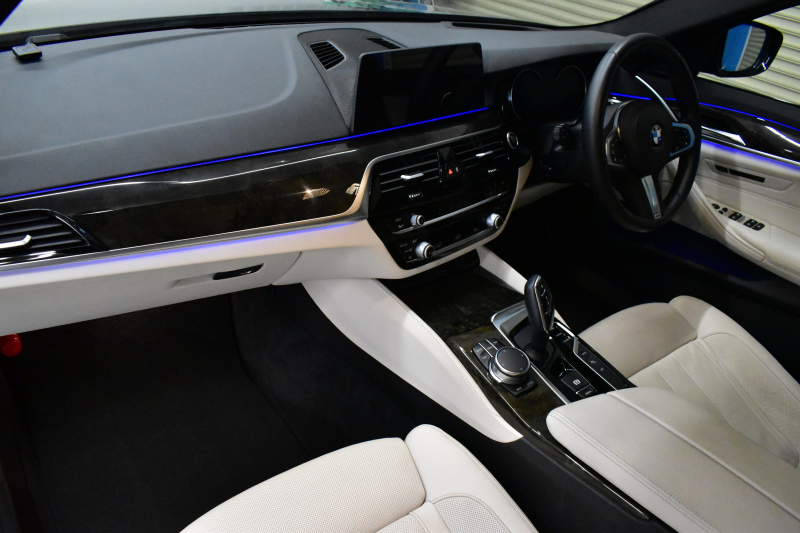 BMW 5シリーズ 530e Mｽﾎﾟｰﾂ iﾊﾟﾌｫｰﾏﾝｽ PHEV 1ｵｰﾅｰ ｺﾝﾌｫｰﾄ＆ﾊｲﾗｲﾝP 前席ﾍﾞﾝﾁﾚｰｼｮﾝ&ﾏｯｻｰｼﾞ&全席ﾋｰﾀｰ付白革 HUD ｼﾞｪｽﾁｬｰｺﾝﾄﾛｰﾙ付ﾀｯﾁﾊﾟﾈﾙﾅﾋﾞ4ｿﾞｰﾝAC 全周囲ｶﾒﾗ ﾌﾙｾｸﾞTV LEDﾍｯﾄﾞﾗｲﾄ 液晶ﾒｰﾀｰ ACC LCW 電動ﾄﾗﾝｸ 2年保証