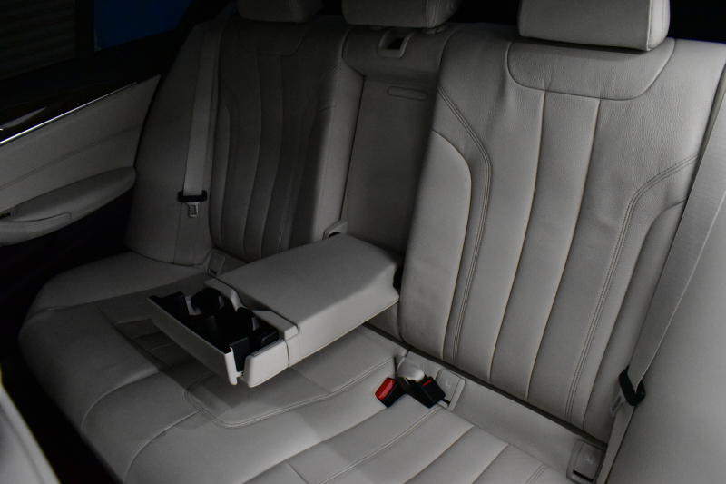 BMW 5シリーズ 530e Mｽﾎﾟｰﾂ iﾊﾟﾌｫｰﾏﾝｽ PHEV 1ｵｰﾅｰ ｺﾝﾌｫｰﾄ＆ﾊｲﾗｲﾝP 前席ﾍﾞﾝﾁﾚｰｼｮﾝ&ﾏｯｻｰｼﾞ&全席ﾋｰﾀｰ付白革 HUD ｼﾞｪｽﾁｬｰｺﾝﾄﾛｰﾙ付ﾀｯﾁﾊﾟﾈﾙﾅﾋﾞ4ｿﾞｰﾝAC 全周囲ｶﾒﾗ ﾌﾙｾｸﾞTV LEDﾍｯﾄﾞﾗｲﾄ 液晶ﾒｰﾀｰ ACC LCW 電動ﾄﾗﾝｸ 2年保証