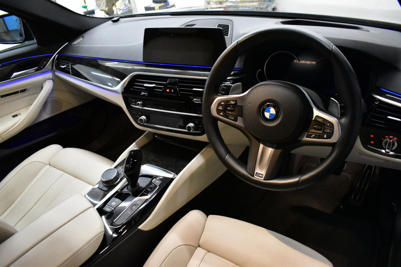 BMW 5シリーズ 530e Mｽﾎﾟｰﾂ iﾊﾟﾌｫｰﾏﾝｽ PHEV 1ｵｰﾅｰ ｺﾝﾌｫｰﾄ＆ﾊｲﾗｲﾝP 前席ﾍﾞﾝﾁﾚｰｼｮﾝ&ﾏｯｻｰｼﾞ&全席ﾋｰﾀｰ付白革 HUD ｼﾞｪｽﾁｬｰｺﾝﾄﾛｰﾙ付ﾀｯﾁﾊﾟﾈﾙﾅﾋﾞ4ｿﾞｰﾝAC 全周囲ｶﾒﾗ ﾌﾙｾｸﾞTV LEDﾍｯﾄﾞﾗｲﾄ 液晶ﾒｰﾀｰ ACC LCW 電動ﾄﾗﾝｸ 2年保証