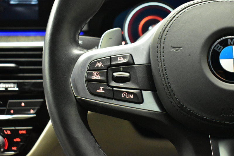 BMW 5シリーズ 530e Mｽﾎﾟｰﾂ iﾊﾟﾌｫｰﾏﾝｽ PHEV 1ｵｰﾅｰ ｺﾝﾌｫｰﾄ＆ﾊｲﾗｲﾝP 全席ﾋｰﾀｰ付白革 HUD ｼﾞｪｽﾁｬｰｺﾝﾄﾛｰﾙ付ﾀｯﾁﾊﾟﾈﾙﾅﾋﾞ4ｿﾞｰﾝAC 全周囲ｶﾒﾗ ﾌﾙｾｸﾞTV LEDﾍｯﾄﾞﾗｲﾄ 液晶ﾒｰﾀｰ ACC LCW ﾊﾟｰｷﾝｸﾞｱｼｽﾄ 電動ﾄﾗﾝｸ 2年保証