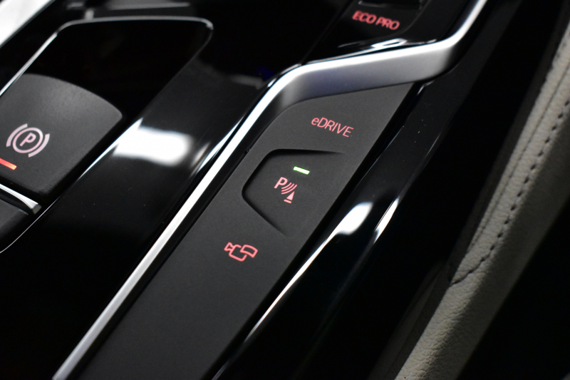 BMW 5シリーズ 530e Mｽﾎﾟｰﾂ iﾊﾟﾌｫｰﾏﾝｽ PHEV 1ｵｰﾅｰ ｺﾝﾌｫｰﾄ＆ﾊｲﾗｲﾝP 前席ﾍﾞﾝﾁﾚｰｼｮﾝ&ﾏｯｻｰｼﾞ&全席ﾋｰﾀｰ付白革 HUD ｼﾞｪｽﾁｬｰｺﾝﾄﾛｰﾙ付ﾀｯﾁﾊﾟﾈﾙﾅﾋﾞ4ｿﾞｰﾝAC 全周囲ｶﾒﾗ ﾌﾙｾｸﾞTV LEDﾍｯﾄﾞﾗｲﾄ 液晶ﾒｰﾀｰ ACC LCW 電動ﾄﾗﾝｸ 2年保証