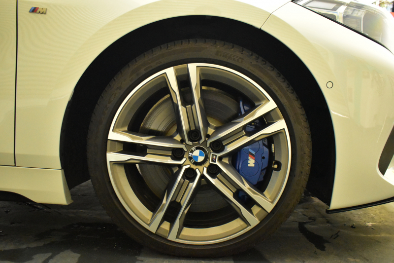 BMW 1シリーズ M135i xDrive 4WD ﾃﾞﾋﾞｭｰP ﾋｰﾀｰ付ﾌﾞﾗｯｸﾚｻﾞｰMｽﾎﾟｰﾂｼｰﾄ 可変ｻｽ Mｼｰﾄﾍﾞﾙﾄ ｱﾀﾞﾌﾟﾃｨﾌﾞLEDﾍｯﾄﾞﾗｲﾄ HUD Mｽﾎﾟｰﾂﾌﾞﾚｰｷ 追従ACC BMWﾗｲﾌﾞｺｯｸﾋﾟｯﾄ ﾀｯﾁﾊﾟﾈﾙﾅﾋﾞ Bｶﾒﾗ ｱｯﾌﾟﾙｶｰﾌﾟﾚｲ 電動ﾄﾗﾝｸ 2年保証