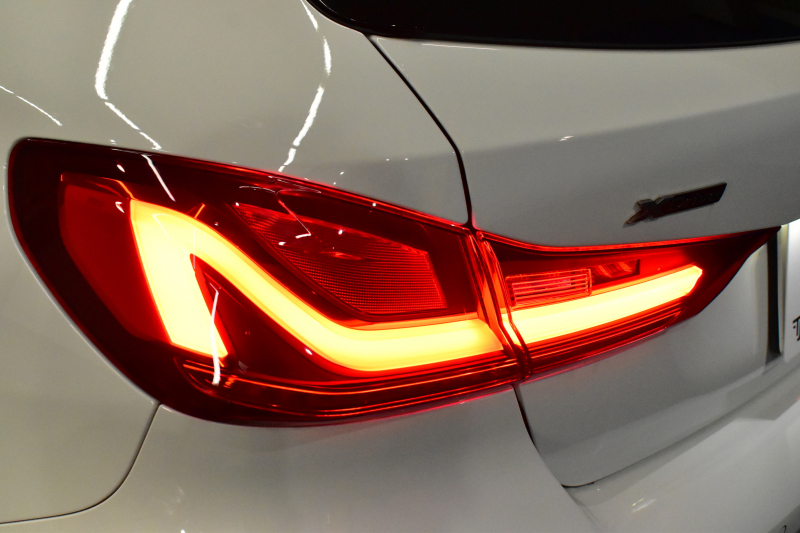 BMW 1シリーズ M135i xDrive 4WD ﾃﾞﾋﾞｭｰP ﾋｰﾀｰ付ﾌﾞﾗｯｸﾚｻﾞｰMｽﾎﾟｰﾂｼｰﾄ 可変ｻｽ Mｼｰﾄﾍﾞﾙﾄ ｱﾀﾞﾌﾟﾃｨﾌﾞLEDﾍｯﾄﾞﾗｲﾄ HUD Mｽﾎﾟｰﾂﾌﾞﾚｰｷ 追従ACC BMWﾗｲﾌﾞｺｯｸﾋﾟｯﾄ ﾀｯﾁﾊﾟﾈﾙﾅﾋﾞ Bｶﾒﾗ ｱｯﾌﾟﾙｶｰﾌﾟﾚｲ 電動ﾄﾗﾝｸ 2年保証