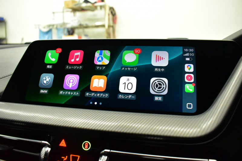 BMW 1シリーズ M135i xDrive 4WD ﾃﾞﾋﾞｭｰP ﾋｰﾀｰ付ﾌﾞﾗｯｸﾚｻﾞｰMｽﾎﾟｰﾂｼｰﾄ 可変ｻｽ Mｼｰﾄﾍﾞﾙﾄ ｱﾀﾞﾌﾟﾃｨﾌﾞLEDﾍｯﾄﾞﾗｲﾄ HUD Mｽﾎﾟｰﾂﾌﾞﾚｰｷ 追従ACC BMWﾗｲﾌﾞｺｯｸﾋﾟｯﾄ ﾀｯﾁﾊﾟﾈﾙﾅﾋﾞ Bｶﾒﾗ ｱｯﾌﾟﾙｶｰﾌﾟﾚｲ 電動ﾄﾗﾝｸ 2年保証