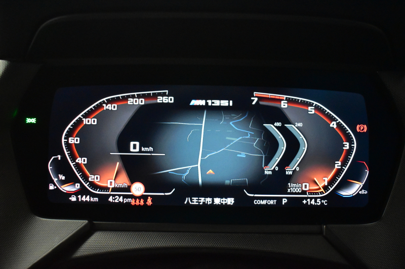 BMW 1シリーズ M135i xDrive 4WD ﾃﾞﾋﾞｭｰP ﾋｰﾀｰ付ﾌﾞﾗｯｸﾚｻﾞｰMｽﾎﾟｰﾂｼｰﾄ 可変ｻｽ Mｼｰﾄﾍﾞﾙﾄ ｱﾀﾞﾌﾟﾃｨﾌﾞLEDﾍｯﾄﾞﾗｲﾄ HUD Mｽﾎﾟｰﾂﾌﾞﾚｰｷ 追従ACC BMWﾗｲﾌﾞｺｯｸﾋﾟｯﾄ ﾀｯﾁﾊﾟﾈﾙﾅﾋﾞ Bｶﾒﾗ ｱｯﾌﾟﾙｶｰﾌﾟﾚｲ 電動ﾄﾗﾝｸ 2年保証