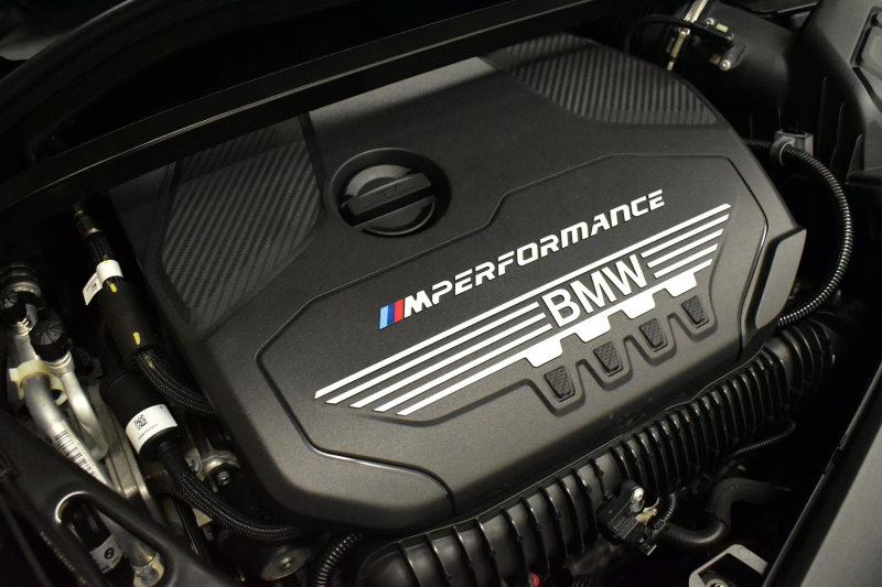 BMW 1シリーズ M135i xDrive 4WD ﾃﾞﾋﾞｭｰP ﾋｰﾀｰ付ﾌﾞﾗｯｸﾚｻﾞｰMｽﾎﾟｰﾂｼｰﾄ 可変ｻｽ Mｼｰﾄﾍﾞﾙﾄ ｱﾀﾞﾌﾟﾃｨﾌﾞLEDﾍｯﾄﾞﾗｲﾄ HUD Mｽﾎﾟｰﾂﾌﾞﾚｰｷ 追従ACC BMWﾗｲﾌﾞｺｯｸﾋﾟｯﾄ ﾀｯﾁﾊﾟﾈﾙﾅﾋﾞ Bｶﾒﾗ ｱｯﾌﾟﾙｶｰﾌﾟﾚｲ 電動ﾄﾗﾝｸ 2年保証