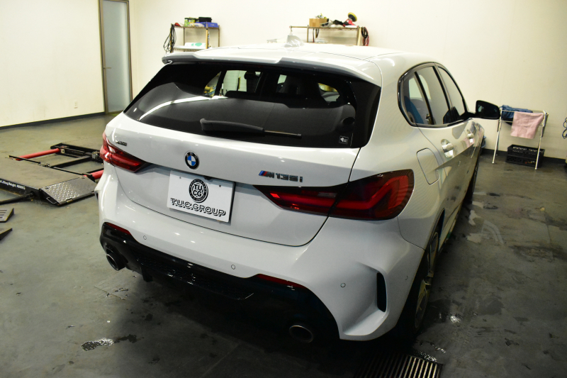 BMW 1シリーズ M135i xDrive 4WD ﾃﾞﾋﾞｭｰP ﾋｰﾀｰ付ﾌﾞﾗｯｸﾚｻﾞｰMｽﾎﾟｰﾂｼｰﾄ 可変ｻｽ Mｼｰﾄﾍﾞﾙﾄ ｱﾀﾞﾌﾟﾃｨﾌﾞLEDﾍｯﾄﾞﾗｲﾄ HUD Mｽﾎﾟｰﾂﾌﾞﾚｰｷ 追従ACC BMWﾗｲﾌﾞｺｯｸﾋﾟｯﾄ ﾀｯﾁﾊﾟﾈﾙﾅﾋﾞ Bｶﾒﾗ ｱｯﾌﾟﾙｶｰﾌﾟﾚｲ 電動ﾄﾗﾝｸ 2年保証