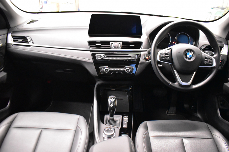 BMW X1 Xdrive18d Xﾗｲﾝ LCI後期 4WD ｾﾚｸﾄ&ｱﾄﾞﾊﾞﾝｽﾄﾞｱｸﾃｨﾌﾞｾｰﾌﾃｨ&ﾊｲﾗｲﾝ&ｺﾝﾌｫｰﾄP ﾊﾟﾉﾗﾏｻﾝﾙｰﾌ ACC ﾋｰﾀｰ付電動黒革 LEDﾍｯﾄﾞﾗｲﾄ 18AW 車線逸脱&歩行者警告 衝突軽減B ﾀｯﾁﾊﾟﾈﾙﾅﾋﾞ Bｶﾒﾗ ﾜｲﾔﾚｽﾁｬｰｼﾞ 電動Rｹﾞｰﾄ 2年保証