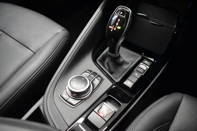 BMW X1 Xdrive18d Xﾗｲﾝ LCI後期 4WD ｾﾚｸﾄ&ｱﾄﾞﾊﾞﾝｽﾄﾞｱｸﾃｨﾌﾞｾｰﾌﾃｨ&ﾊｲﾗｲﾝ&ｺﾝﾌｫｰﾄP ﾊﾟﾉﾗﾏｻﾝﾙｰﾌ ACC ﾋｰﾀｰ付電動黒革 LEDﾍｯﾄﾞﾗｲﾄ 18AW 車線逸脱&歩行者警告 衝突軽減B ﾀｯﾁﾊﾟﾈﾙﾅﾋﾞ Bｶﾒﾗ ﾜｲﾔﾚｽﾁｬｰｼﾞ 電動Rｹﾞｰﾄ 2年保証