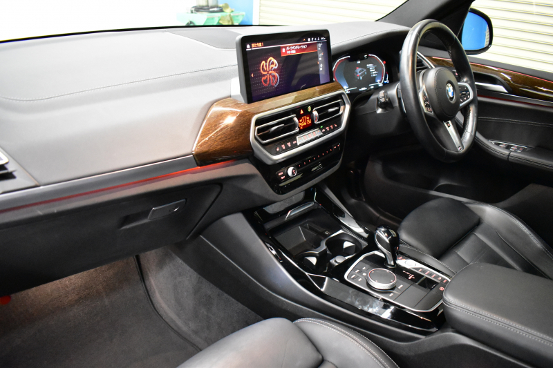 BMW X3 Xﾄﾞﾗｲﾌﾞ20d Mｽﾎﾟｰﾂ LCI後期 変更後ﾃﾞｻﾞｲﾝLEDﾍｯﾄﾞﾗｲﾄ&ﾃｰﾙ ﾊﾟﾉﾗﾏｻﾝﾙｰﾌ ﾗｲﾌﾞｺｯｸﾋﾟｯﾄ ACC 全席ﾋｰﾀｰ付黒革 LCW ｼﾞｪｽﾁｬｰC付ﾀｯﾁﾊﾟﾈﾙﾅﾋﾞTV 全周囲ｶﾒﾗ 電動Rｹﾞｰﾄ ﾜｲﾔﾚｽ充電 20AW 2年保証