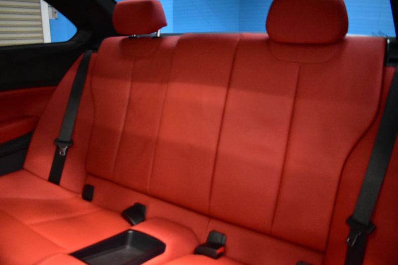 BMW 2シリーズ M240i LCI後期 直6ﾀｰﾎﾞ 340馬力 1ｵｰﾅｰ ｾﾚｸﾄP ｻﾝﾙｰﾌ 追従ACC LEDﾍｯﾄﾞﾗｲﾄ ﾋｰﾀｰ付赤革 ﾀｯﾁﾊﾟﾈﾙiﾄﾞﾗｲﾌﾞHDDﾅﾋﾞ Bｶﾒﾗ 前後PDC 可変Mｻｽ 大型ﾌﾞﾚｰｷｼｽﾃﾑ 車線逸脱&歩行者警告 衝突軽減ﾌﾞﾚｰｷ 18AW ﾊﾟﾄﾞﾙｼﾌﾄ 2年保証