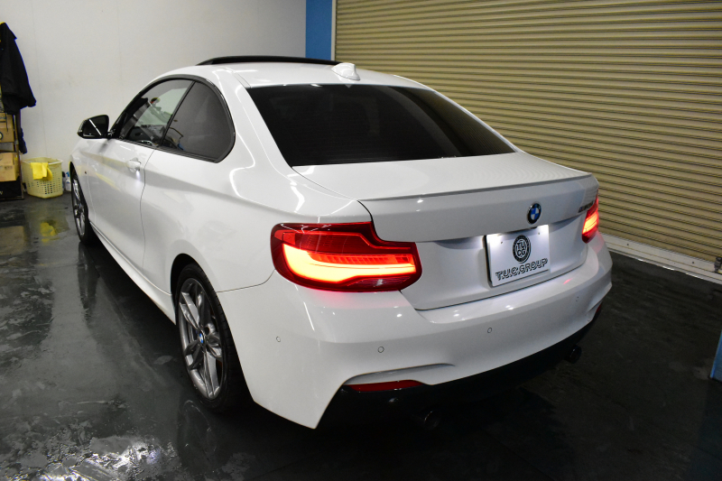 BMW 2シリーズ M240i LCI後期 直6ﾀｰﾎﾞ 340馬力 1ｵｰﾅｰ ｾﾚｸﾄP ｻﾝﾙｰﾌ 追従ACC LEDﾍｯﾄﾞﾗｲﾄ ﾋｰﾀｰ付赤革 ﾀｯﾁﾊﾟﾈﾙiﾄﾞﾗｲﾌﾞHDDﾅﾋﾞ Bｶﾒﾗ 前後PDC 可変Mｻｽ 大型ﾌﾞﾚｰｷｼｽﾃﾑ 車線逸脱&歩行者警告 衝突軽減ﾌﾞﾚｰｷ 18AW ﾊﾟﾄﾞﾙｼﾌﾄ 2年保証