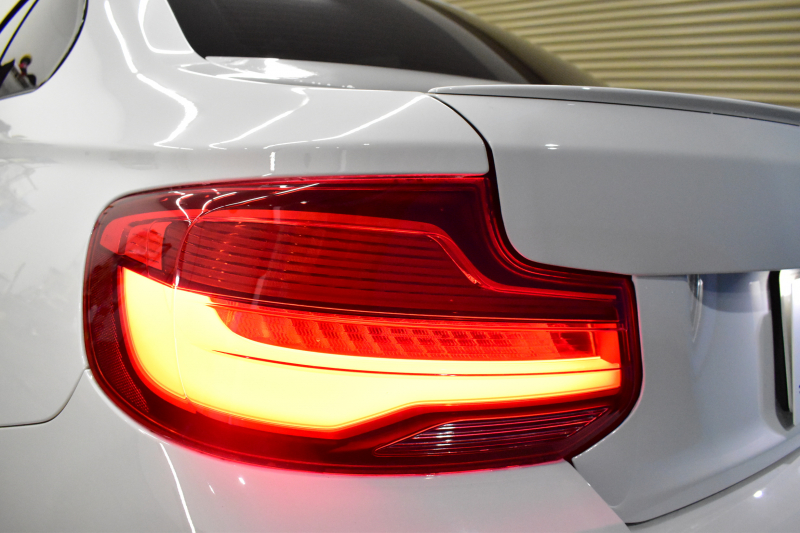 BMW 2シリーズ M240i LCI後期 直6ﾀｰﾎﾞ 340馬力 1ｵｰﾅｰ ｾﾚｸﾄP ｻﾝﾙｰﾌ 追従ACC LEDﾍｯﾄﾞﾗｲﾄ ﾋｰﾀｰ付赤革 ﾀｯﾁﾊﾟﾈﾙiﾄﾞﾗｲﾌﾞHDDﾅﾋﾞ Bｶﾒﾗ 前後PDC 可変Mｻｽ 大型ﾌﾞﾚｰｷｼｽﾃﾑ 車線逸脱&歩行者警告 衝突軽減ﾌﾞﾚｰｷ 18AW ﾊﾟﾄﾞﾙｼﾌﾄ 2年保証