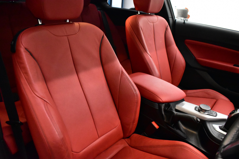 BMW 2シリーズ M240i LCI後期 直6ﾀｰﾎﾞ 340馬力 1ｵｰﾅｰ ｾﾚｸﾄP ｻﾝﾙｰﾌ 追従ACC LEDﾍｯﾄﾞﾗｲﾄ ﾋｰﾀｰ付赤革 ﾀｯﾁﾊﾟﾈﾙiﾄﾞﾗｲﾌﾞHDDﾅﾋﾞ Bｶﾒﾗ 前後PDC 可変Mｻｽ 大型ﾌﾞﾚｰｷｼｽﾃﾑ 車線逸脱&歩行者警告 衝突軽減ﾌﾞﾚｰｷ 18AW ﾊﾟﾄﾞﾙｼﾌﾄ 2年保証