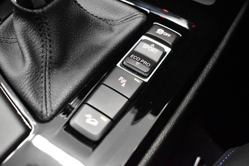 BMW X1 Xdrive20i Mｽﾎﾟｰﾂ ｱﾄﾞﾊﾞﾝｽﾄﾞｱｸﾃｨﾌﾞｾｰﾌﾃｨ&ｺﾝﾌｫｰﾄP 4WD 1ｵｰﾅｰ 追従ACC HUD ﾋｰﾀｰ付電動黒革 OZMSW20AW ｱｲﾊﾞｯﾊﾀﾞｳﾝｻｽ ﾀｯﾁﾊﾟｯﾄﾞﾅﾋﾞBｶﾒﾗ Pｱｼｽﾄ LEDﾍｯﾄﾞﾗｲﾄ 衝突軽減B 車線逸脱&歩行者警告 電動Rｹﾞｰﾄ 2年保証